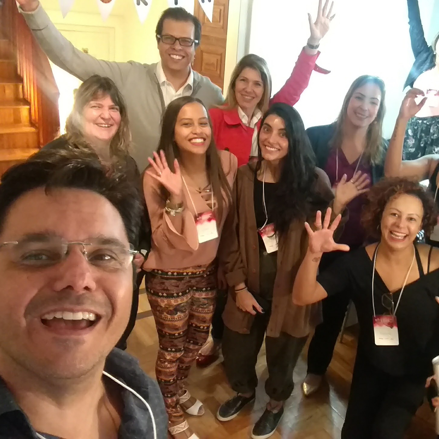 Grupo de participantes celebrando