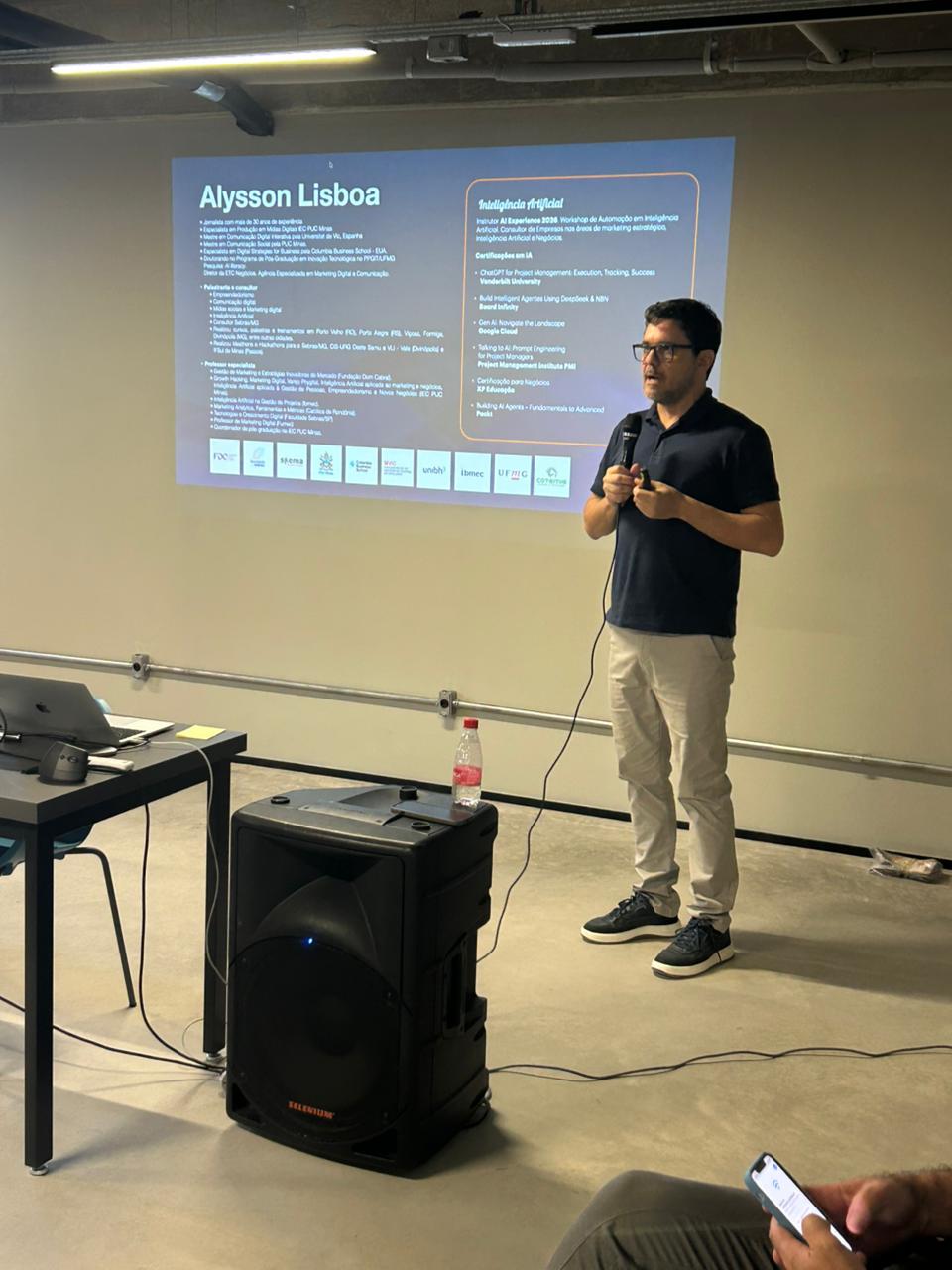 Prof. Alysson Lisboa apresentando
